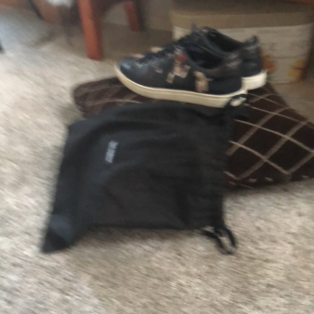 Limited edition authentic Dolce and Gabbana leather sneakers - Picture 2 of 9